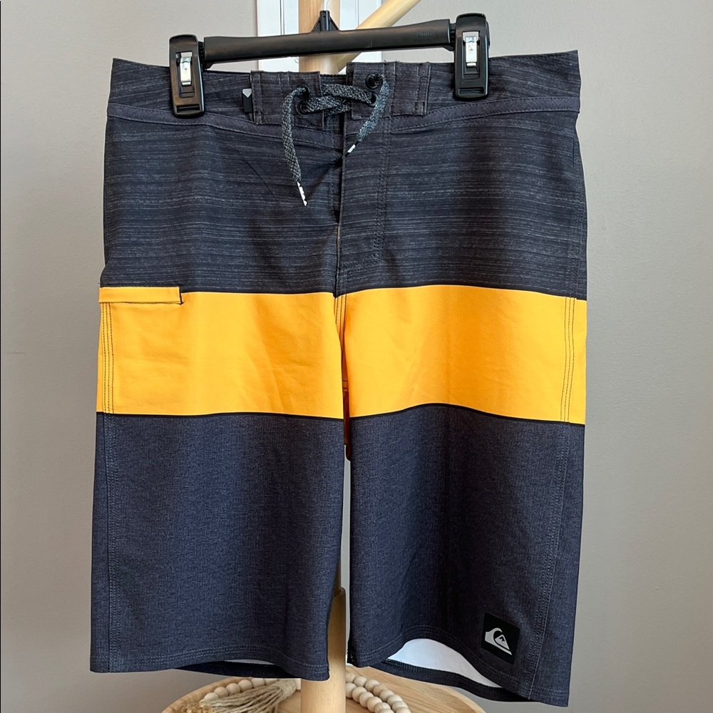 ⭐️⭐️PICK 5 / $20 Quiksilver Boy's Black & Yellow Swim Boardshorts Size 28/14